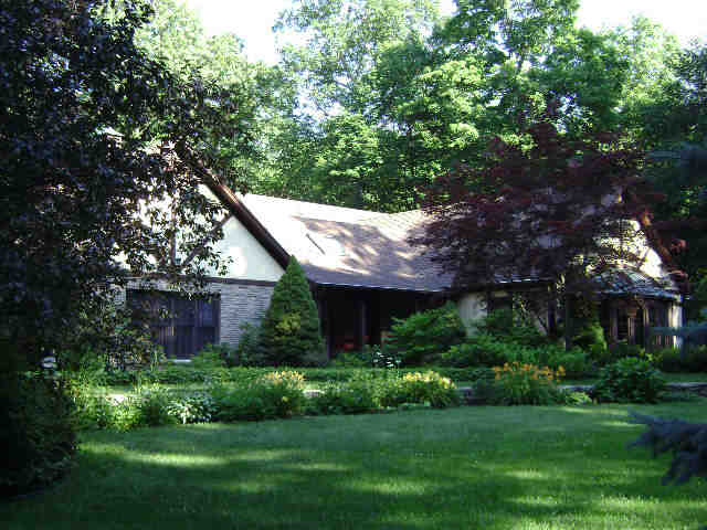 Building photograph for 296 MUNGER LN
